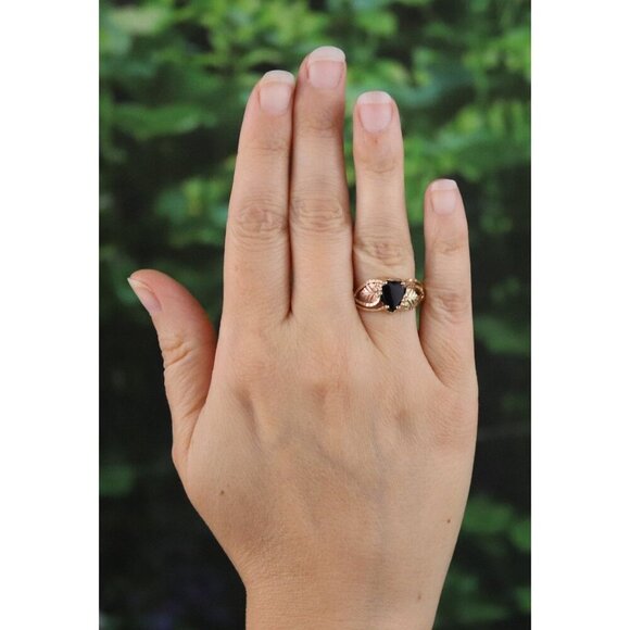 10k Yellow Gold Black Onyx Heart Black Hills Gold Ring Size 7 1/2 - Picture 2 of 7